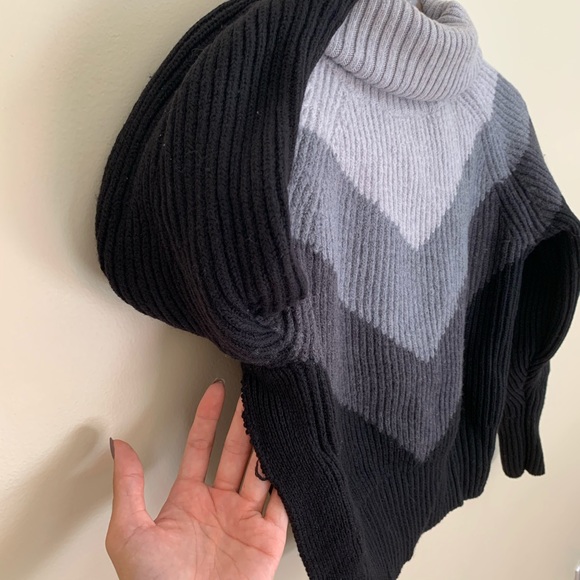 Chunky Turtleneck - Picture 3 of 8